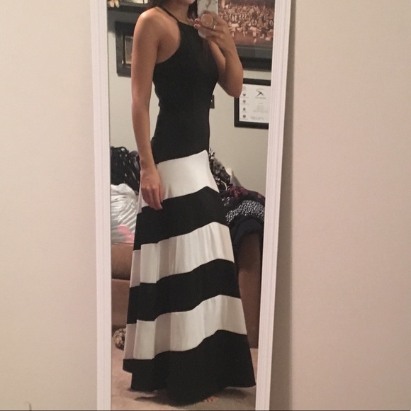 SOLD Formal Maxi Black & White - Picture 3 of 3